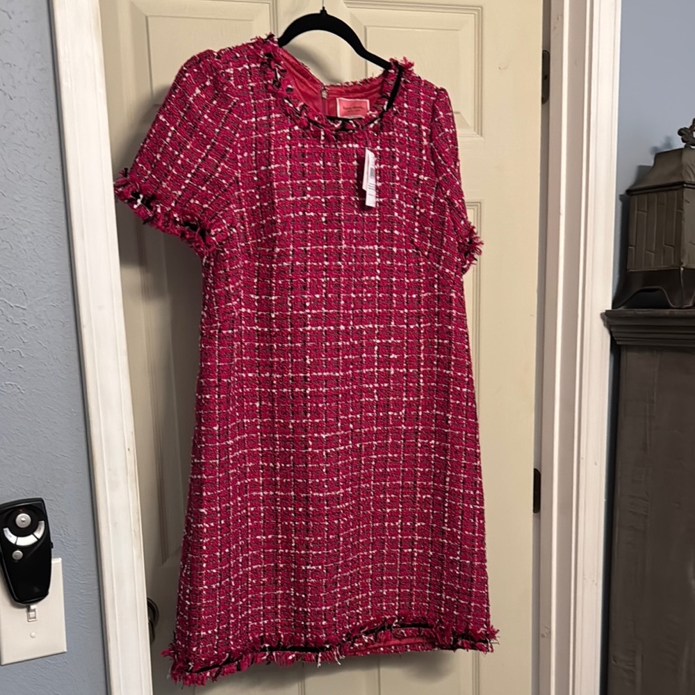 Chic Pink Tweed Dress